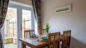 Open Plan Living, Bumble Cottage, Bolthole Retreats