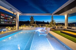 Kids Pool - Outdoor Home Cinema