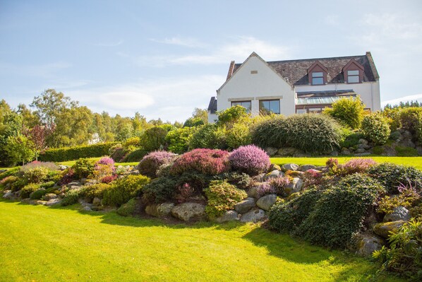 Established garden at Carriden