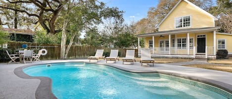 The Shady Oak | Pool in Park Circle