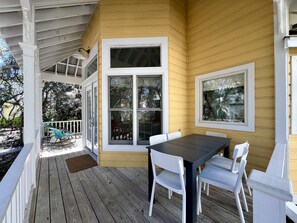 OPEN AIR FRONT PORCH OVERLOOKS ROSEWALK