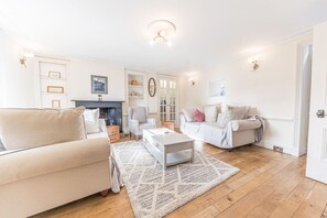 Lounge off the tiled entrance hall