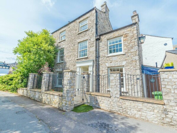 Georgian frontage with car parking space