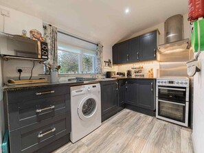 Fully equipped kitchen with oven, hob, fridge/freezer, microwave and washing machine