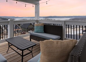 Tasteful art and elegant furnishings in the “Sky Suite”.  Relax on the balcony and watch all boats on the blue water of Table Rock Lake below you.