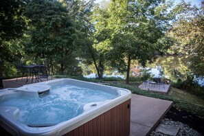 Private hot tub overlooks the 3 acre pone