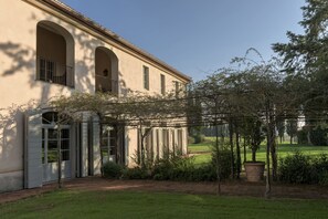 Activities, Balcony / Terrace / Patio, Building Exterior, Garden, Main Entrance, Pool, Spring, Summer