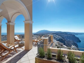 Superb Santorini Villa | Maison L'Archipel | 4 Bedrooms | Stunning Sea Views | Private Pool