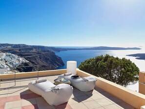 Superb Santorini  Villa | Maison L'Archipel | 4 Bedrooms | Stunning Sea Views | Private Pool