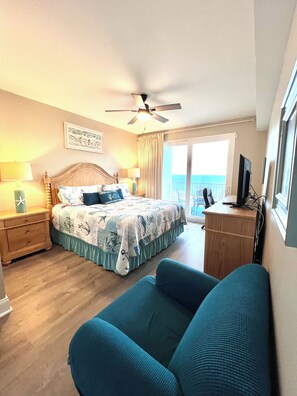 Master Bedroom with en-suite bathroom & King size bed.  