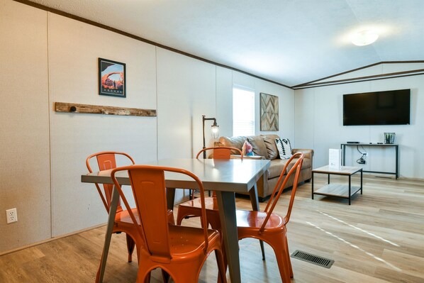 Please note- only seating for 4 at the dining table.