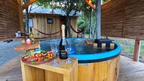 Bain à remous extérieur