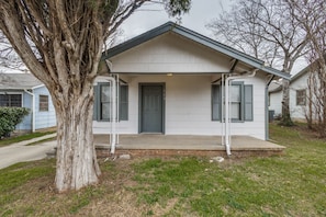 The Lumen Bungalow of Peace is nestled amidst the vibrant streets of Denton, Texas. Your perfect retreat awaits.