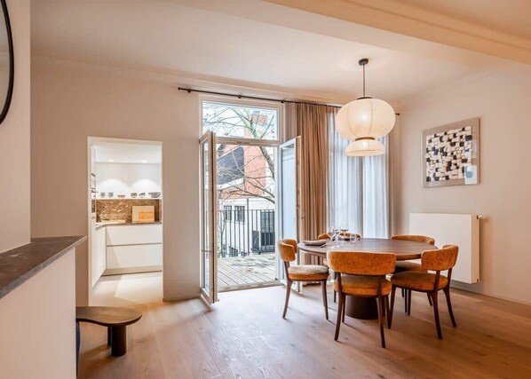 Cozy and bright dining area with direct access to terrace and kitchen