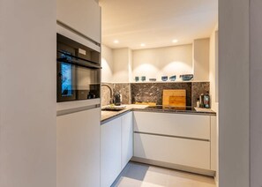 Modern, fully equipped kitchen