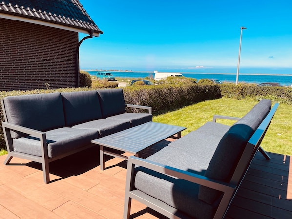 Terrasse vor dem Haus
