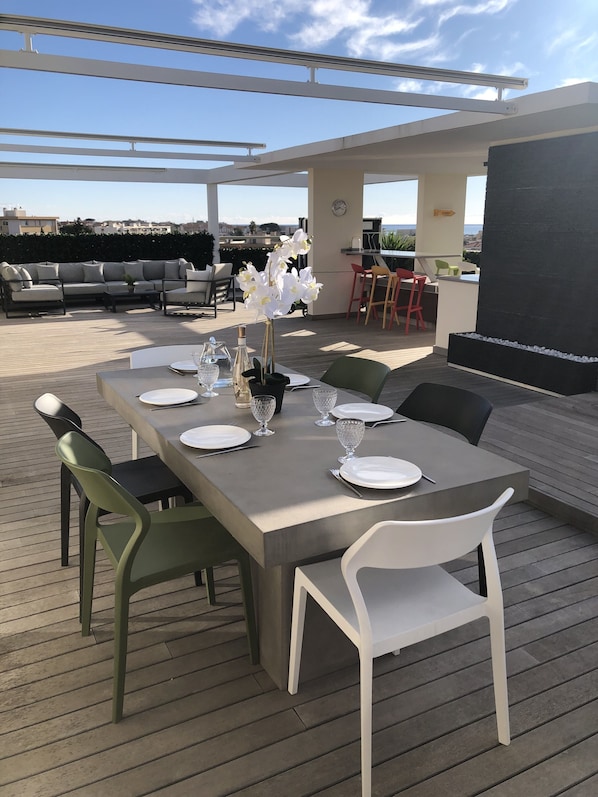 Outdoor dining