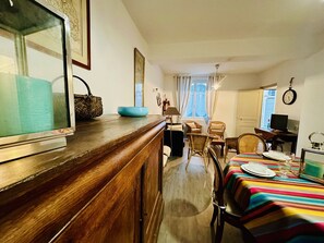 house city centre, close to amenities close to the ocean