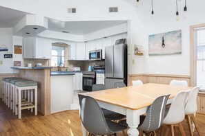 Kitchen & Dining Area