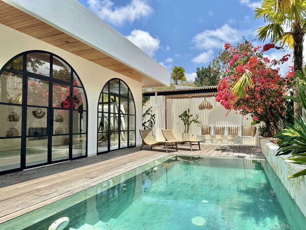 Private infinity pool