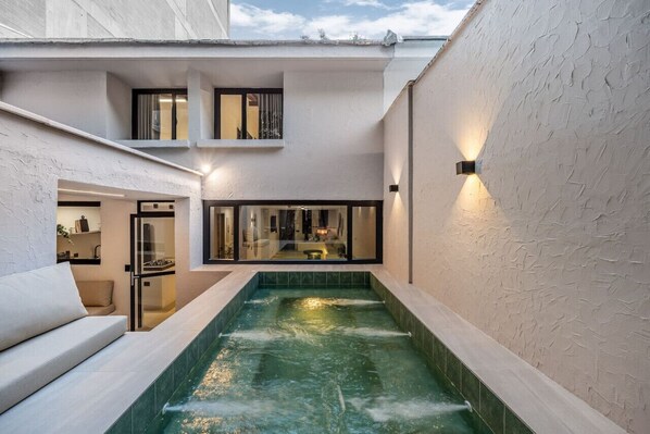 Private large Jacuzzi perfect for groups to enjoy together