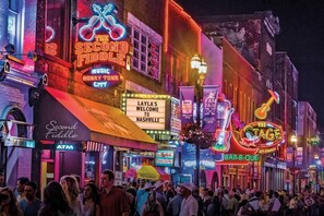 Just 5 minutes from the Honky Tonk bars on Broadway!