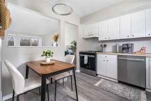 Fully Furnished Eat-In Kitchen