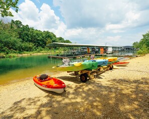 500 feet to the water of Table Rock Lake - grab a kayak and enjoy!