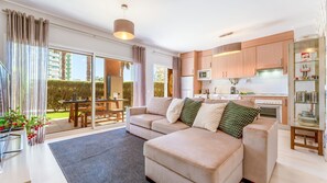 The bright living room is in an open space plan with the kitchen, perfect to cook and socialize
#patio #livingspace #kitchen #algarve #portugal
