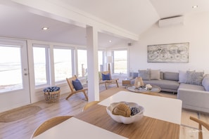 BREATHTAKING BEACH AND OCEAN VIEWS