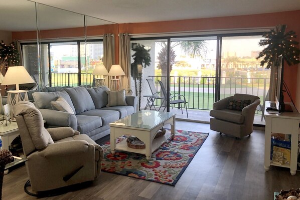 Living area overlooking the 7th green