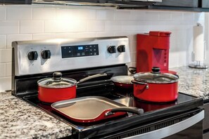 Modern kitchen with essential appliances and cookware, ideal for preparing meals with fresh ingredients from Kroger or Albertsons. Enjoy the convenience of home cooking during your stay, with everything you need at your fingertips.
