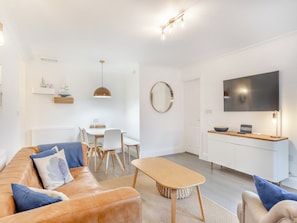 Living room/dining room | 5 Vista Apartments, Goodrington, near Paignton
