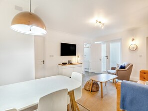 Living room/dining room | 5 Vista Apartments, Goodrington, near Paignton