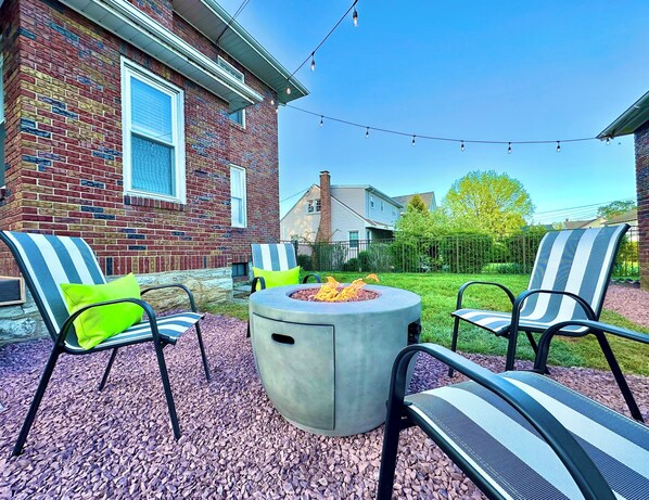 Fully-Fenced Yard w/ Gas Firepit & Grass