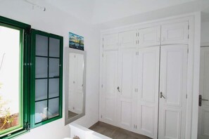 Built in wardrobe