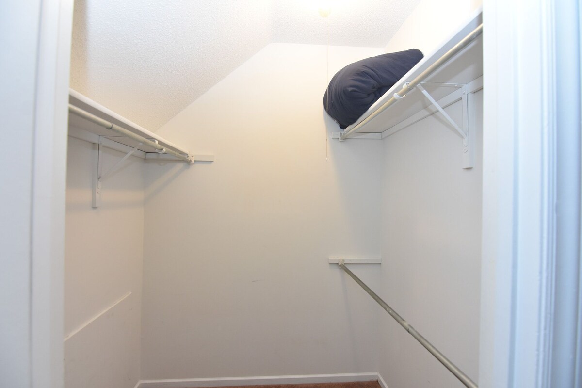 Updated Townhome near Downtown Columbia, I-26, Lexington Hospital, Pet Friendly!