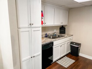 A fully-equipped kitchen and all the cooking basics you’ll need