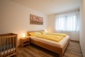 Ferienwohnung Simssee 60 qm-Schlafzimmer