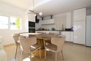 Dining area for up to six guests