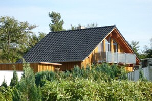 Außenseite Ferienhaus [Sommer]