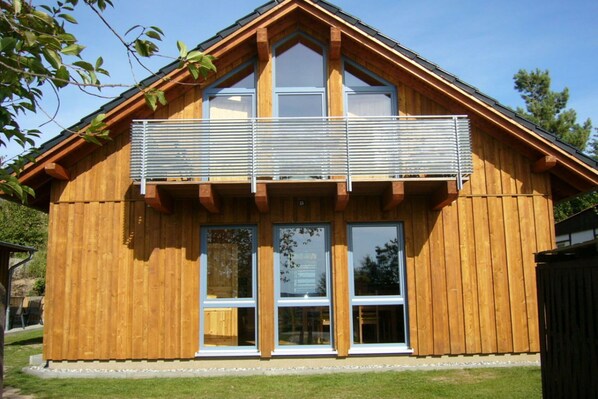 Außenseite Ferienhaus [Sommer]