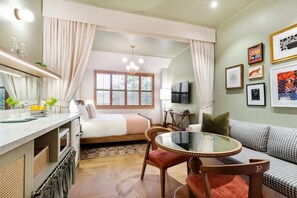 Unit with King size bed