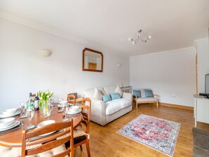 Living room/dining room | Ty Cwtch, Seven Sisters Neath, near Swansea