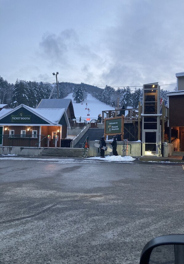 Snow and ski sports