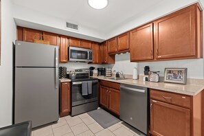 Whether you're making a quick snack or a gourmet meal, this fully-equipped kitchen has you covered.