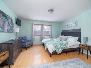 Large MBR with King Size Bed and MBR Ensuite. 