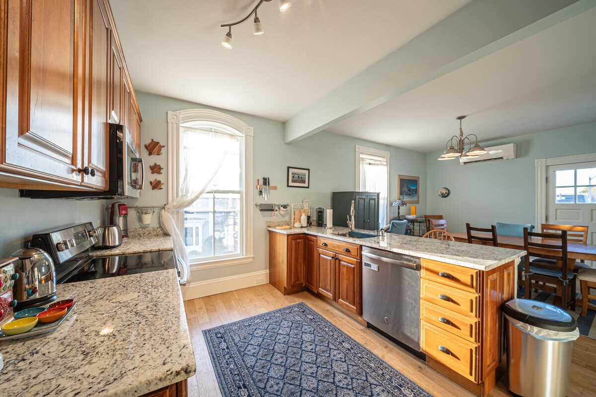 Charming Downtown Gloucester Retreat. Walk to Restaurants, Museums, Waterfront