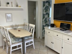 Wohnzimmer mit Küche