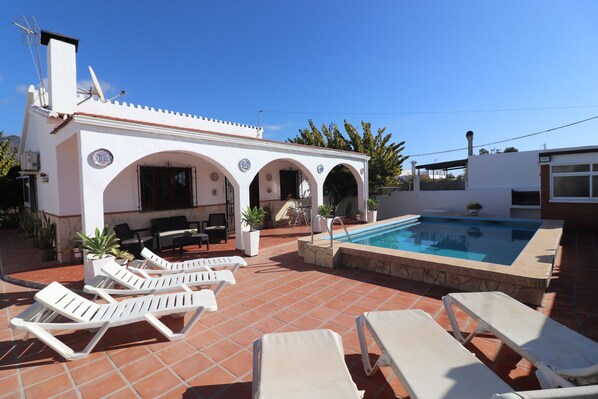 Swimming pool